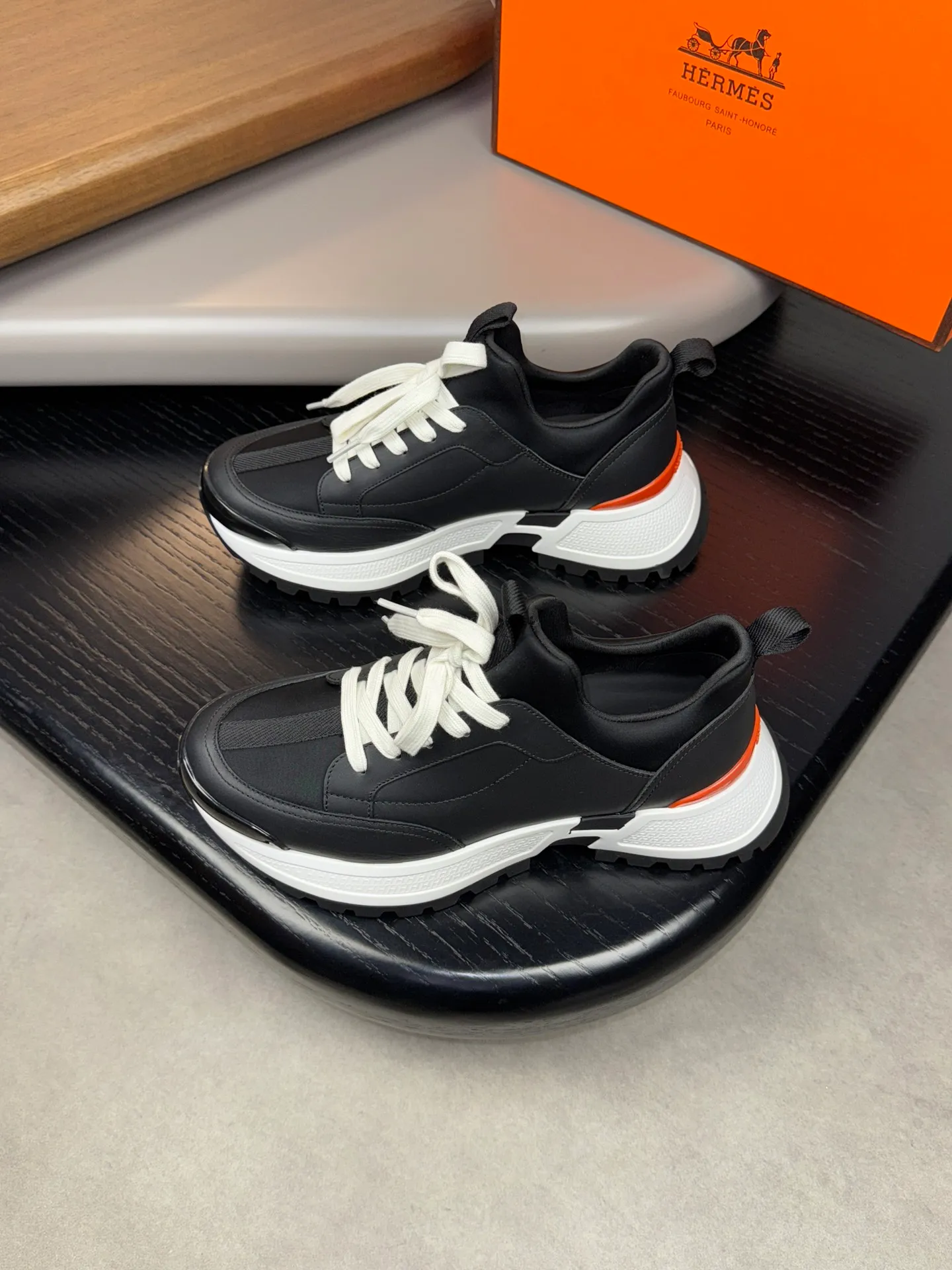 [HERMES] Hermès men's shoes💰560💰 - High-end quality original casual sports shoes - Upper: 🔝Nappa calfskin, high-grade elastic cloth, brand webbing - Lining: elastic cloth, foot pad; water-dyed cowhide - Outsole: ultra-light T men's shoes 💰U foam rubber; two-color molded outsole -Ultra-high quality control and fine workmanship: outstanding (high-end, extravagance, grade) -Size: 39-44 (38, 45, can be customized)